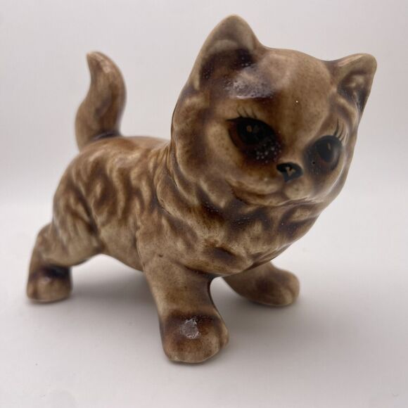Vintage Ceramic Brown Cat Eyelashes Figurine Sweet Face Tail Up High - Picture 1 of 7